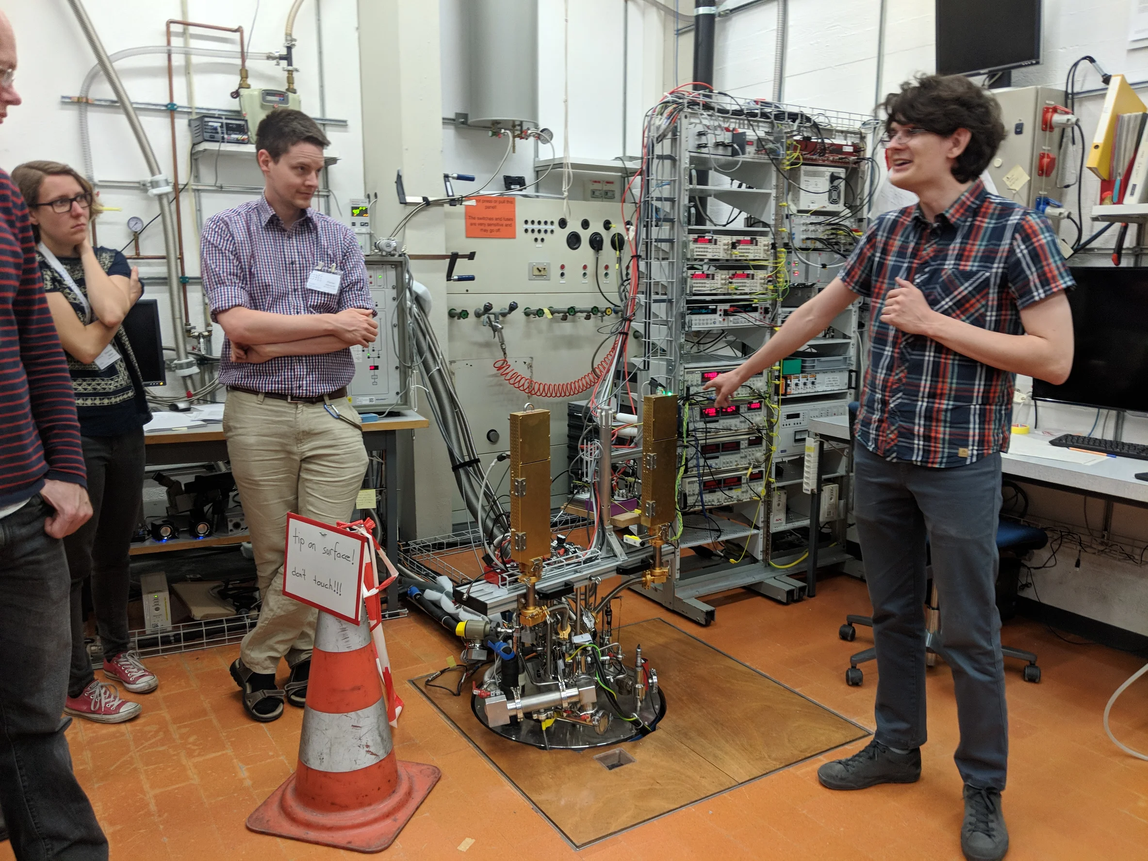 Discovering highest and lowest Kelvin values during the Lab tours, ETH Zurich