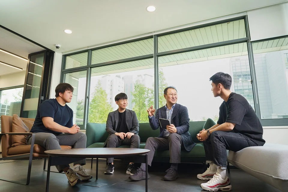 Prof. Yonuk Chong and his team at SKKU