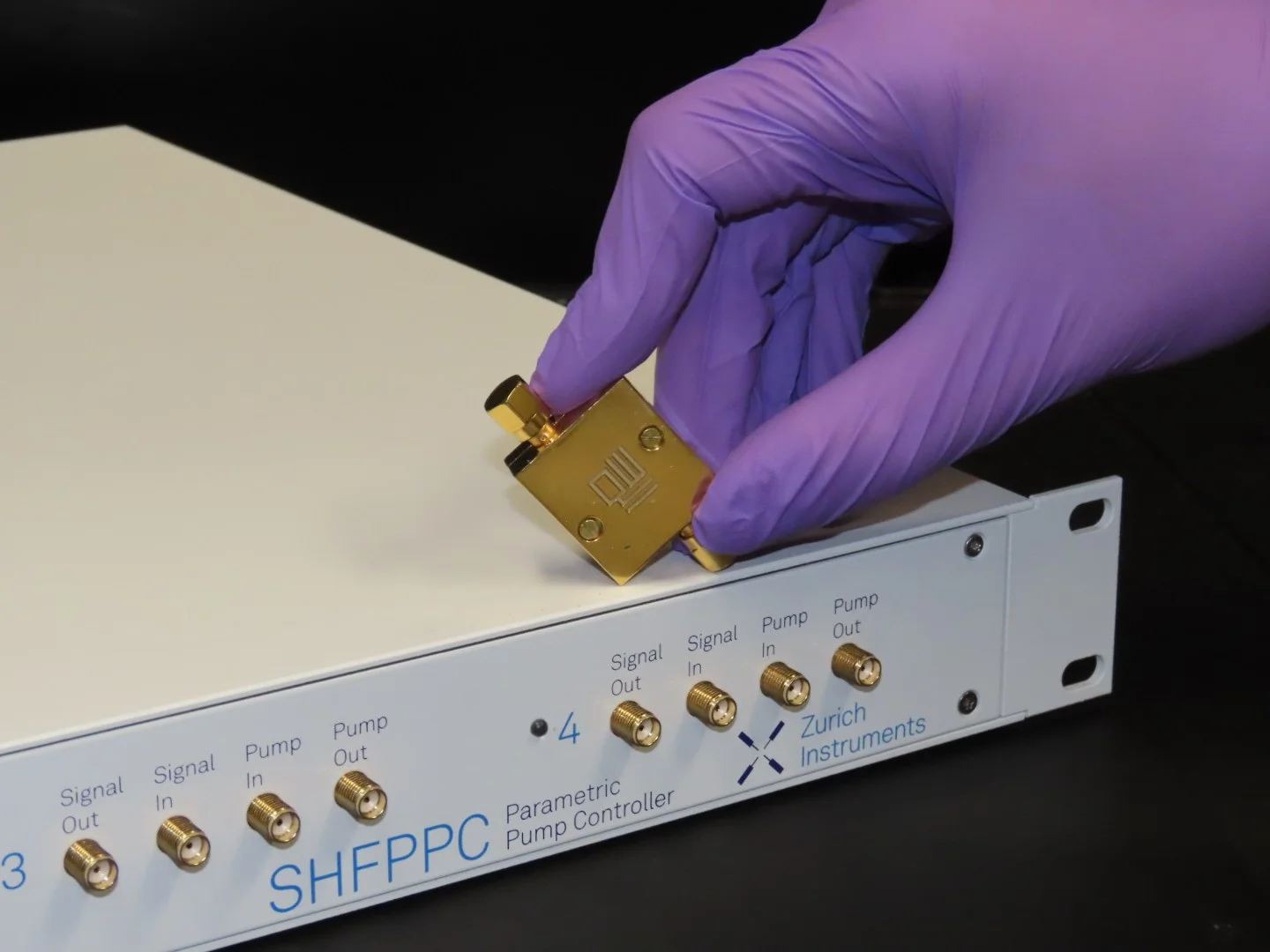 Zurich Instruments and QuantWare Provide Out-of-the-Box Qubit Readout
